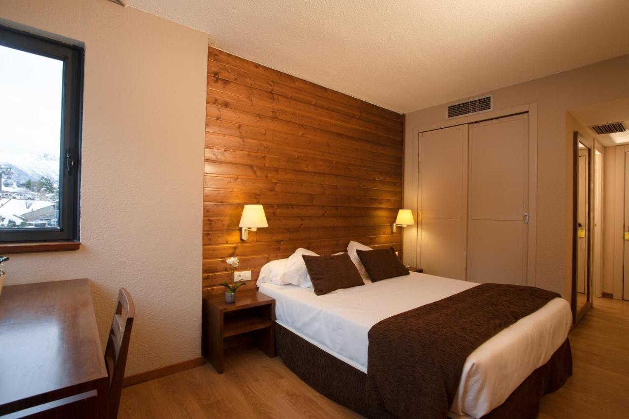 Tuc Blanc Hotel Baqueira Beret Bagian luar foto