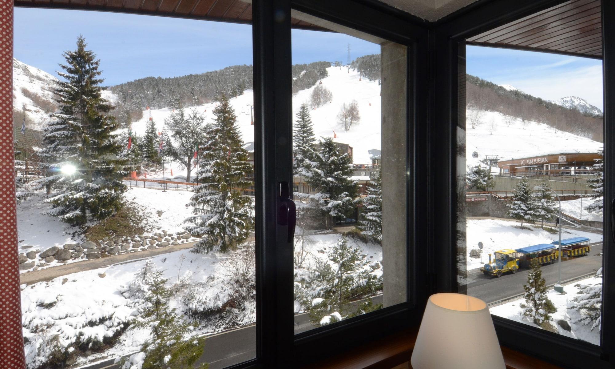 Tuc Blanc Hotel Baqueira Beret Bagian luar foto