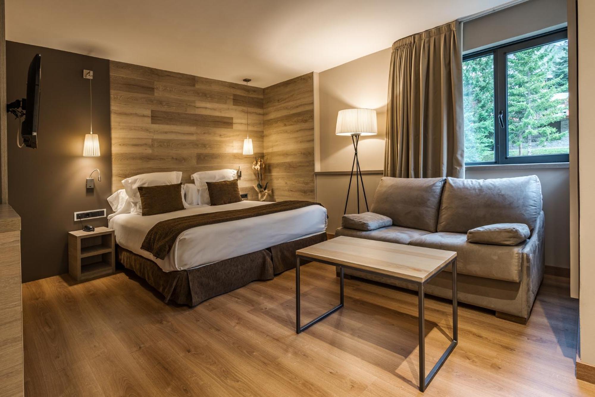 Tuc Blanc Hotel Baqueira Beret Bagian luar foto