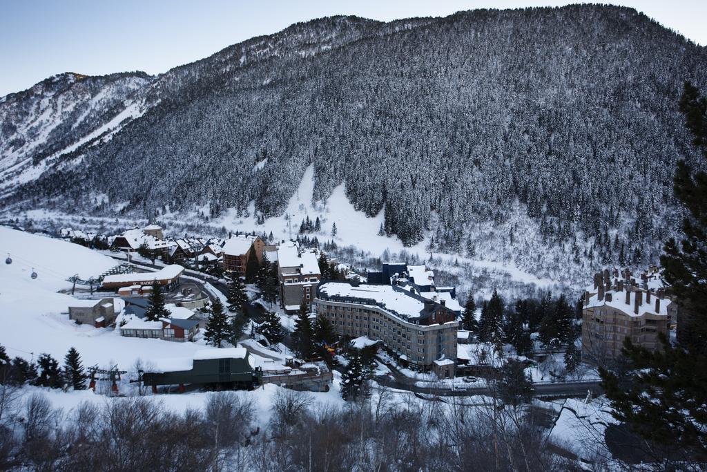 Tuc Blanc Hotel Baqueira Beret Bagian luar foto